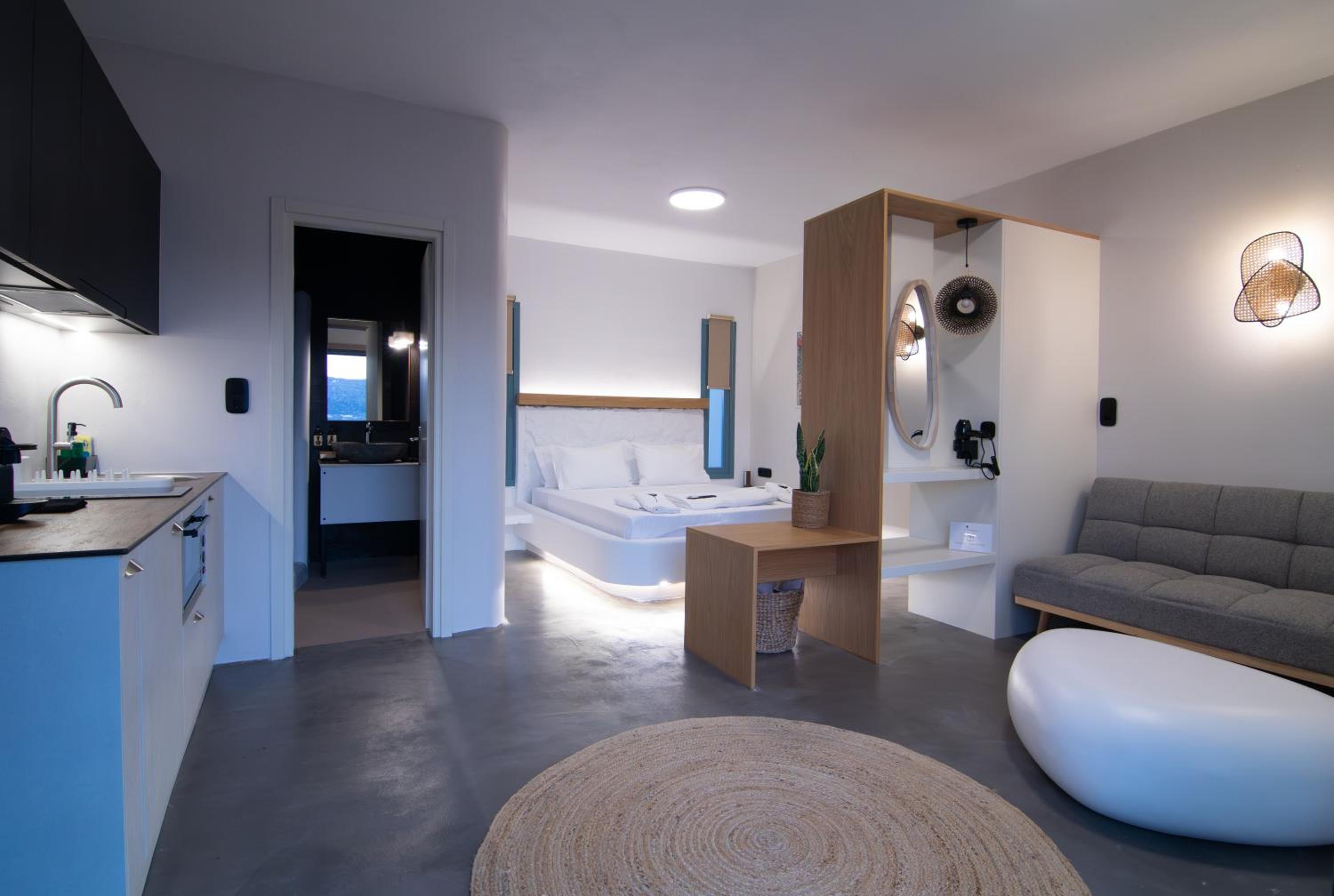 Thronos Suites