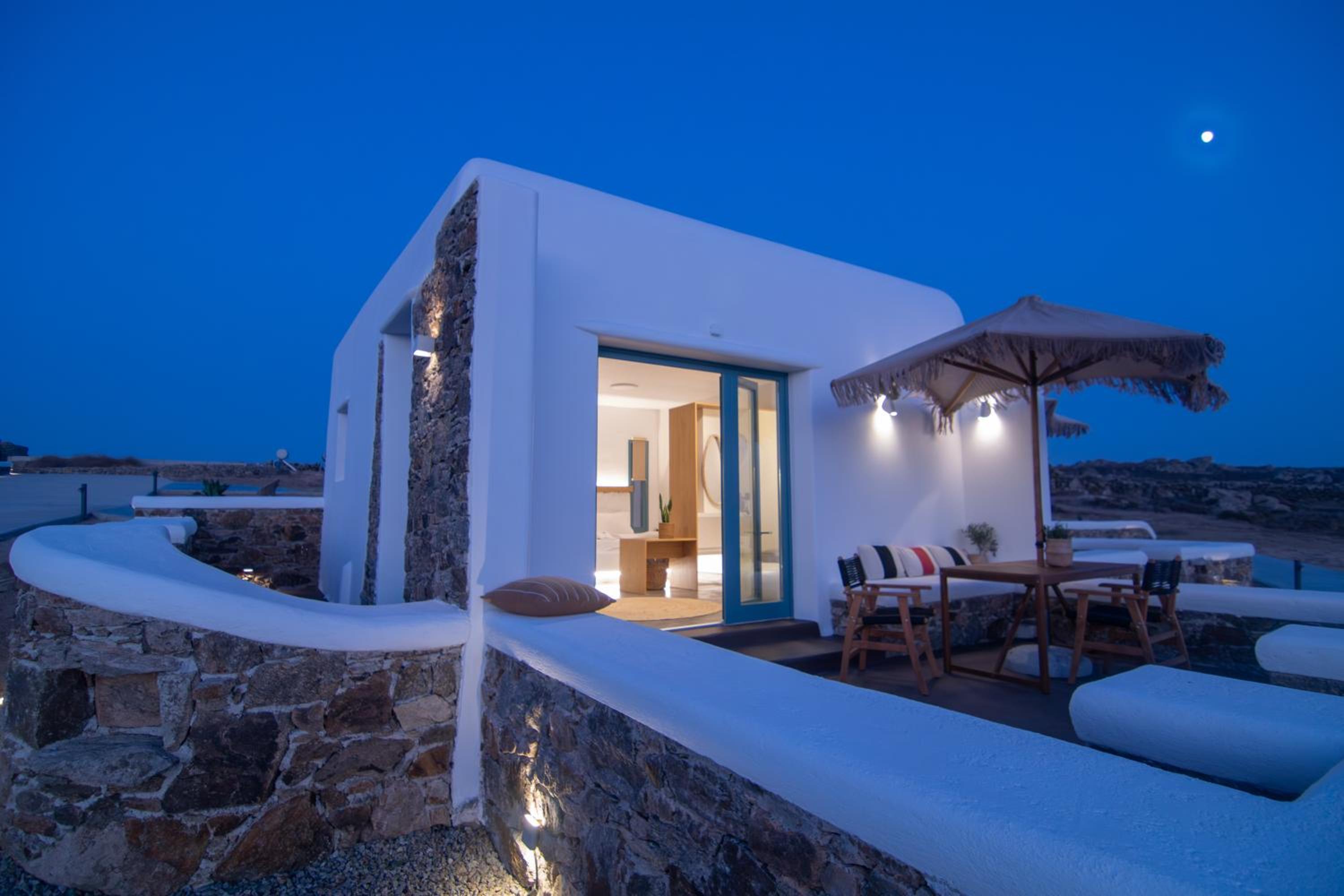 Thronos Suites