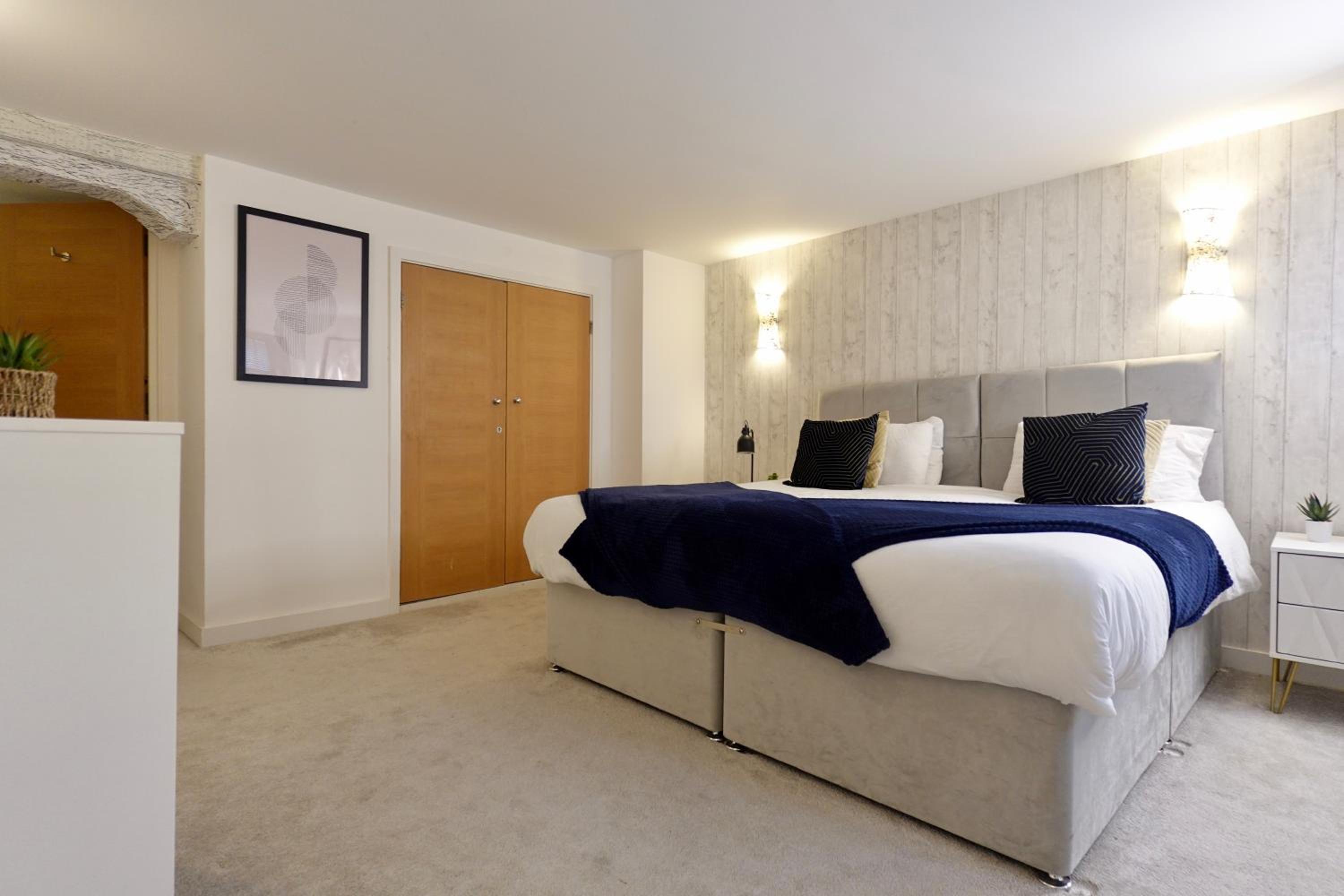 Apartment on Historic Poole Quay view 2