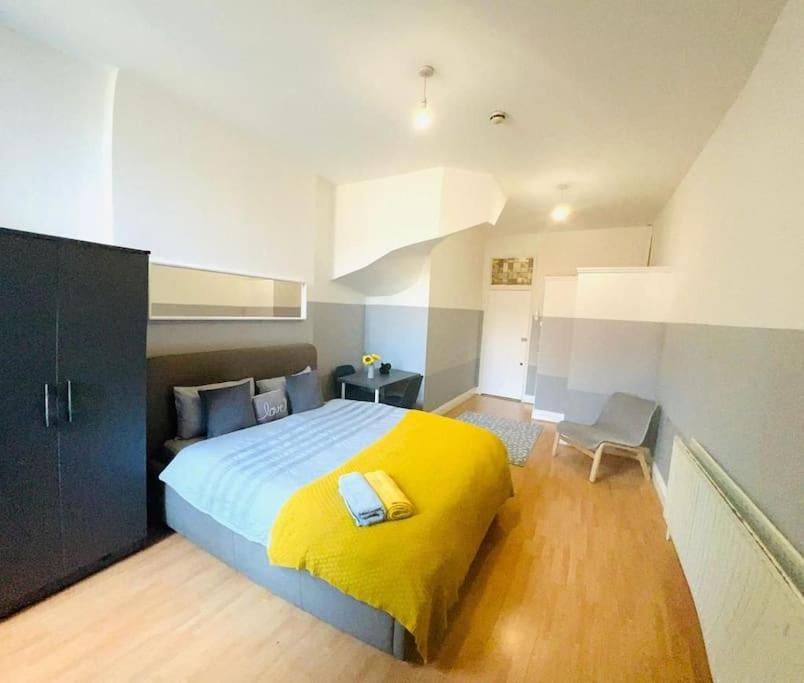 The best location, distance walking King's Cross station — hotel room