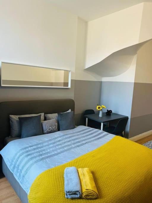 The best location, distance walking King's Cross station — hotel room