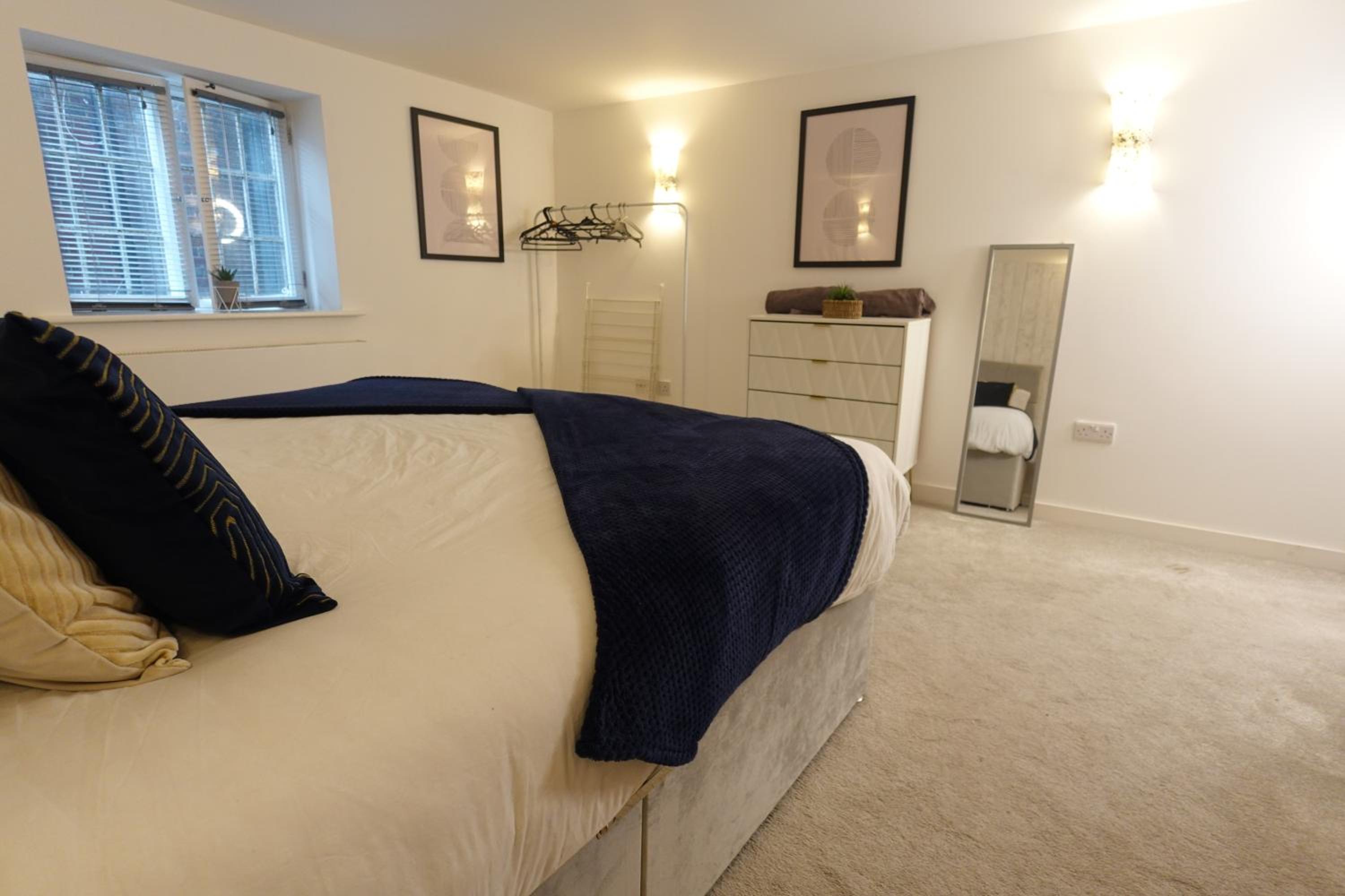 Apartment on Historic Poole Quay view 3
