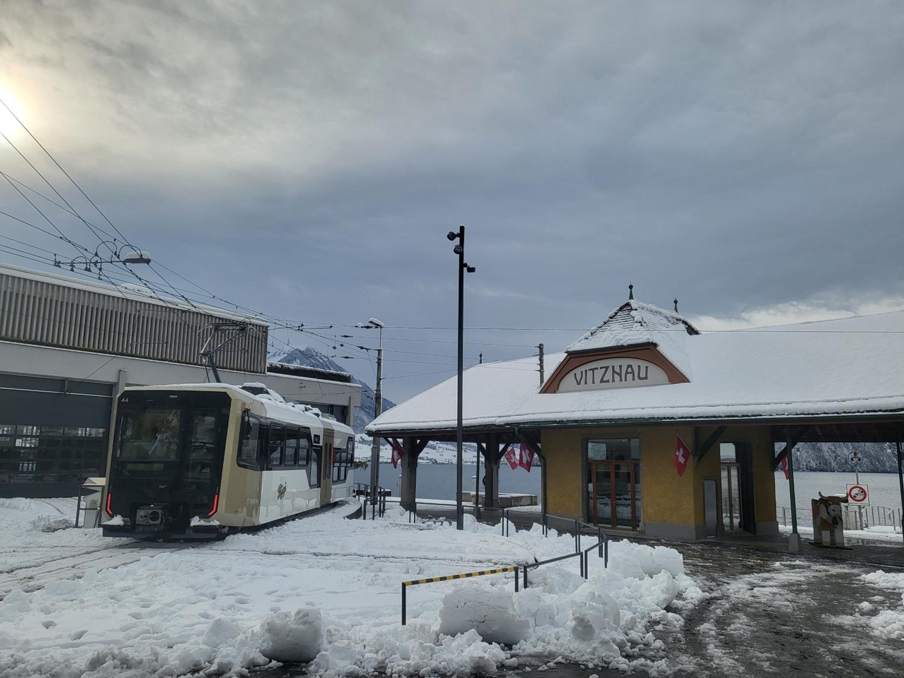 Rigi Paradise in Vitznau, Lake access, Ferry Terminal, Rigibahn, Restaurants all 2 minutes walking distance