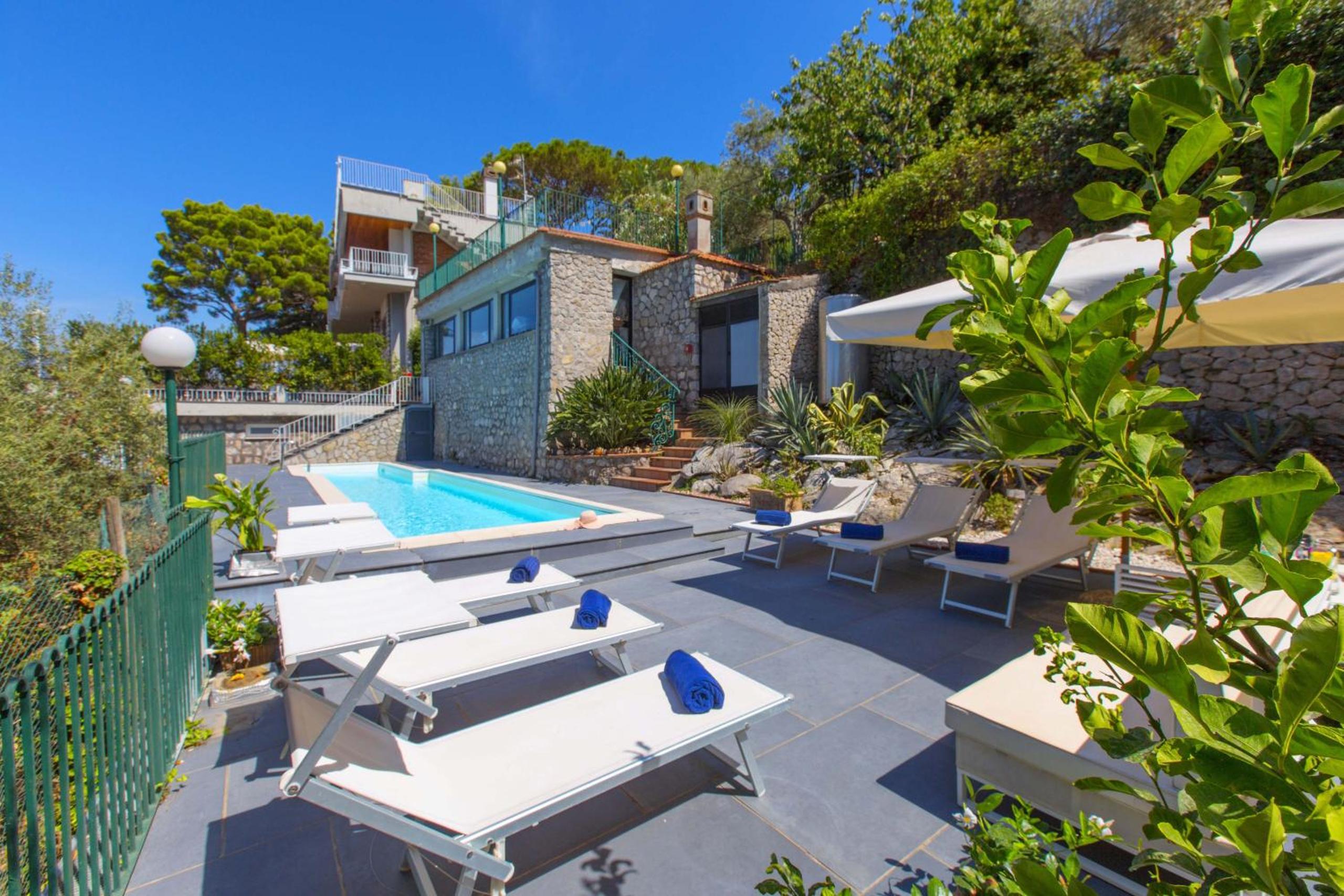 AMORE RENTALS - Villa Maria view 4