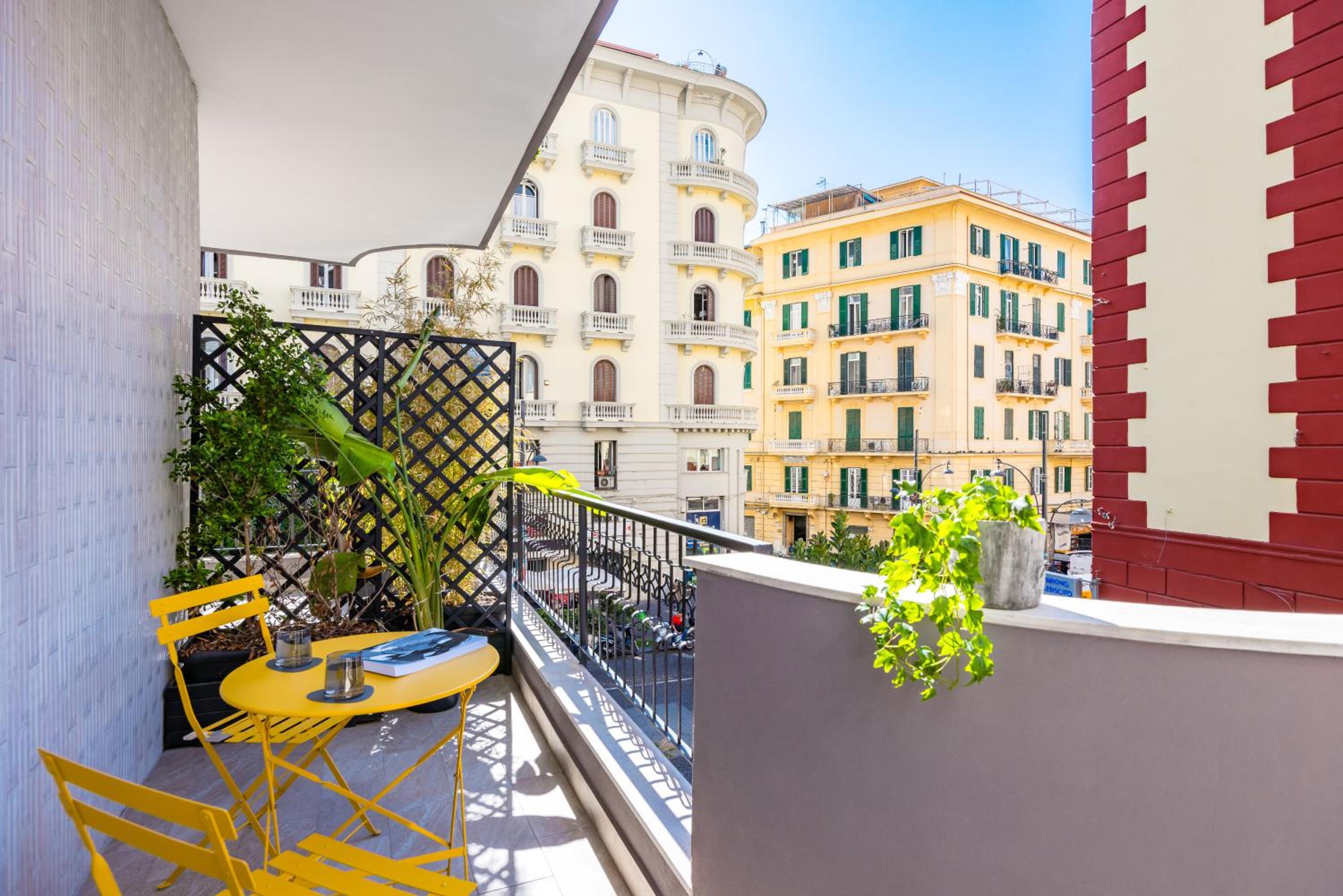 MH SUITES Plebiscito