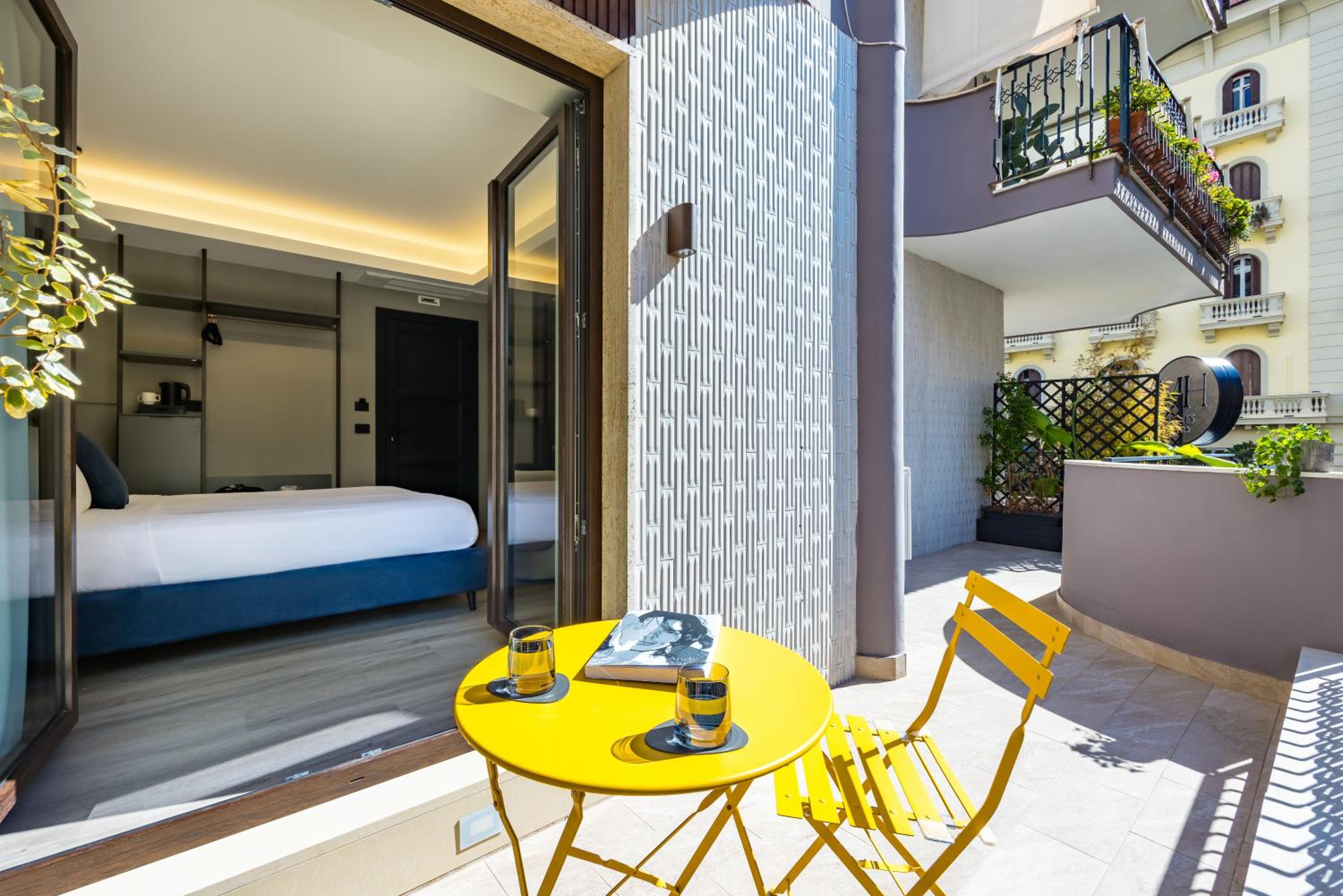MH SUITES Plebiscito