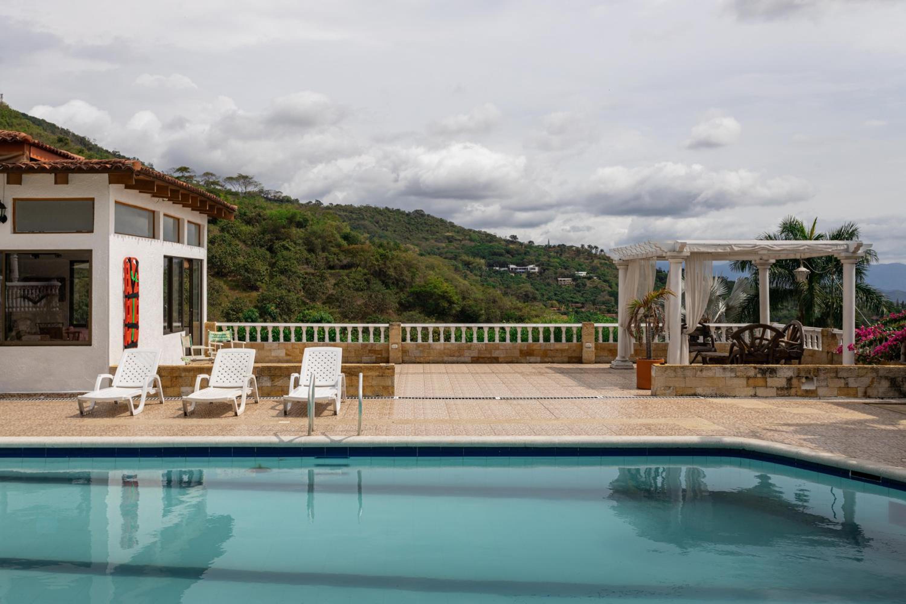 Villa with Swimming Pool, Jacuzzi and Sauna