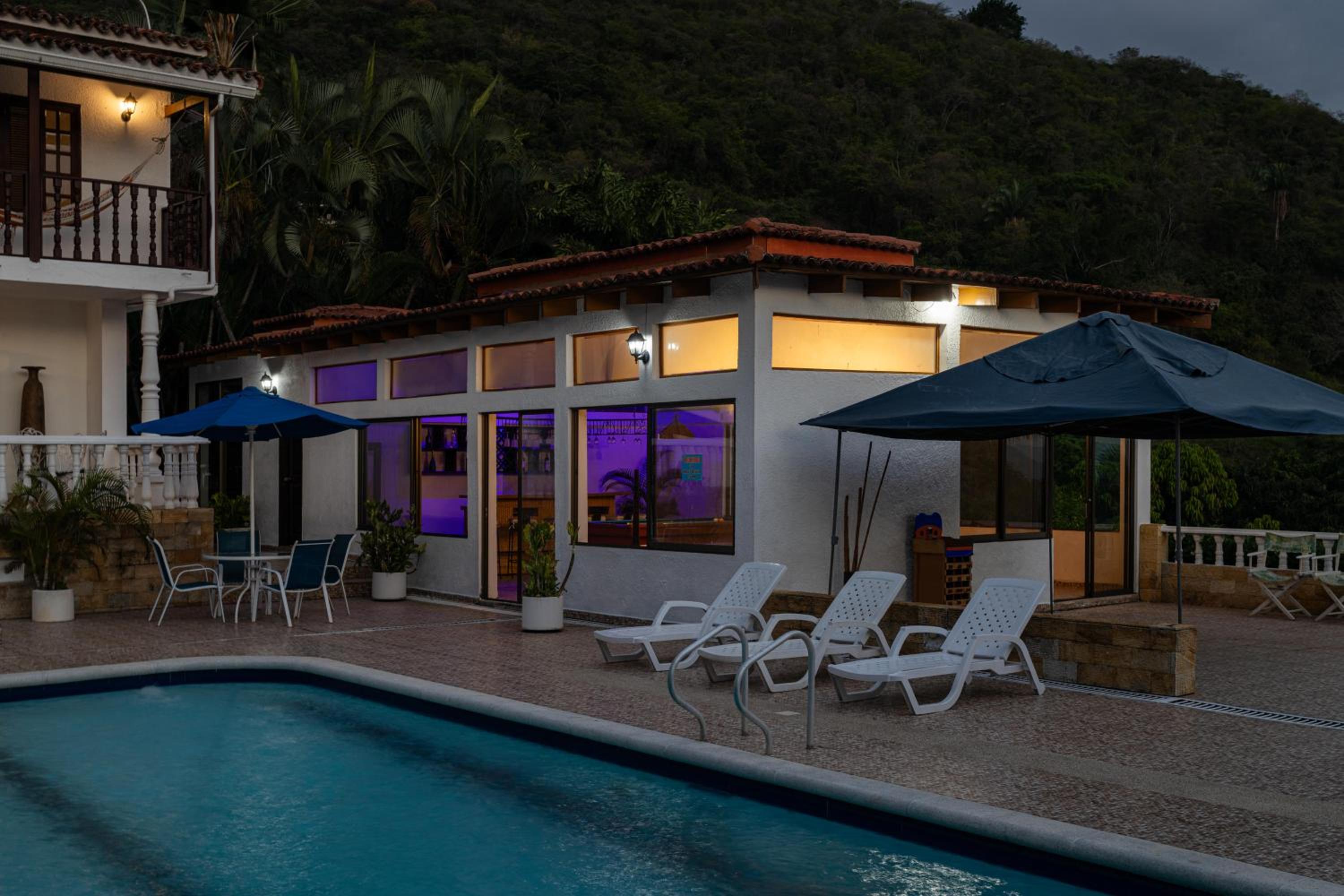 Villa with Swimming Pool, Jacuzzi and Sauna