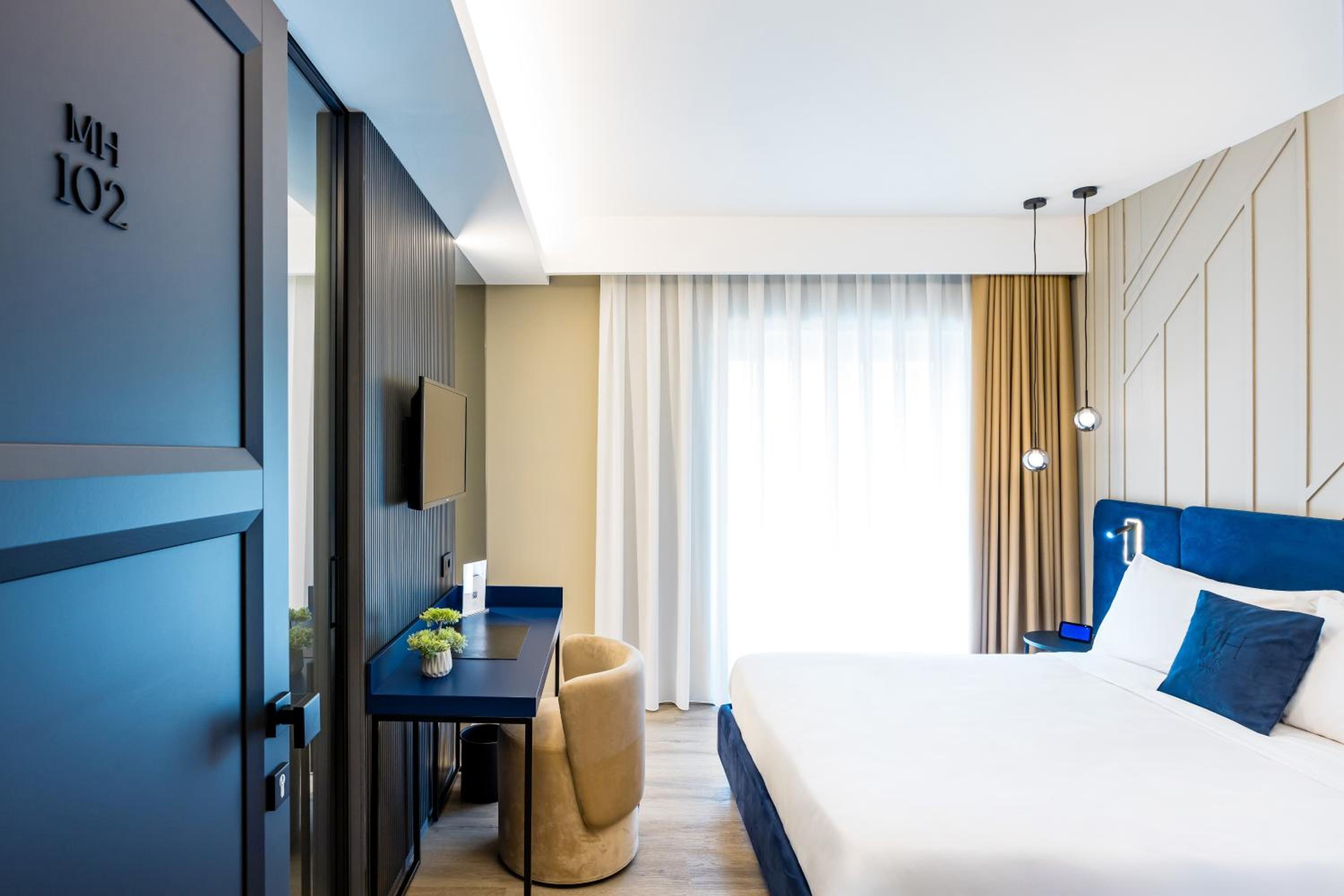 MH SUITES Plebiscito