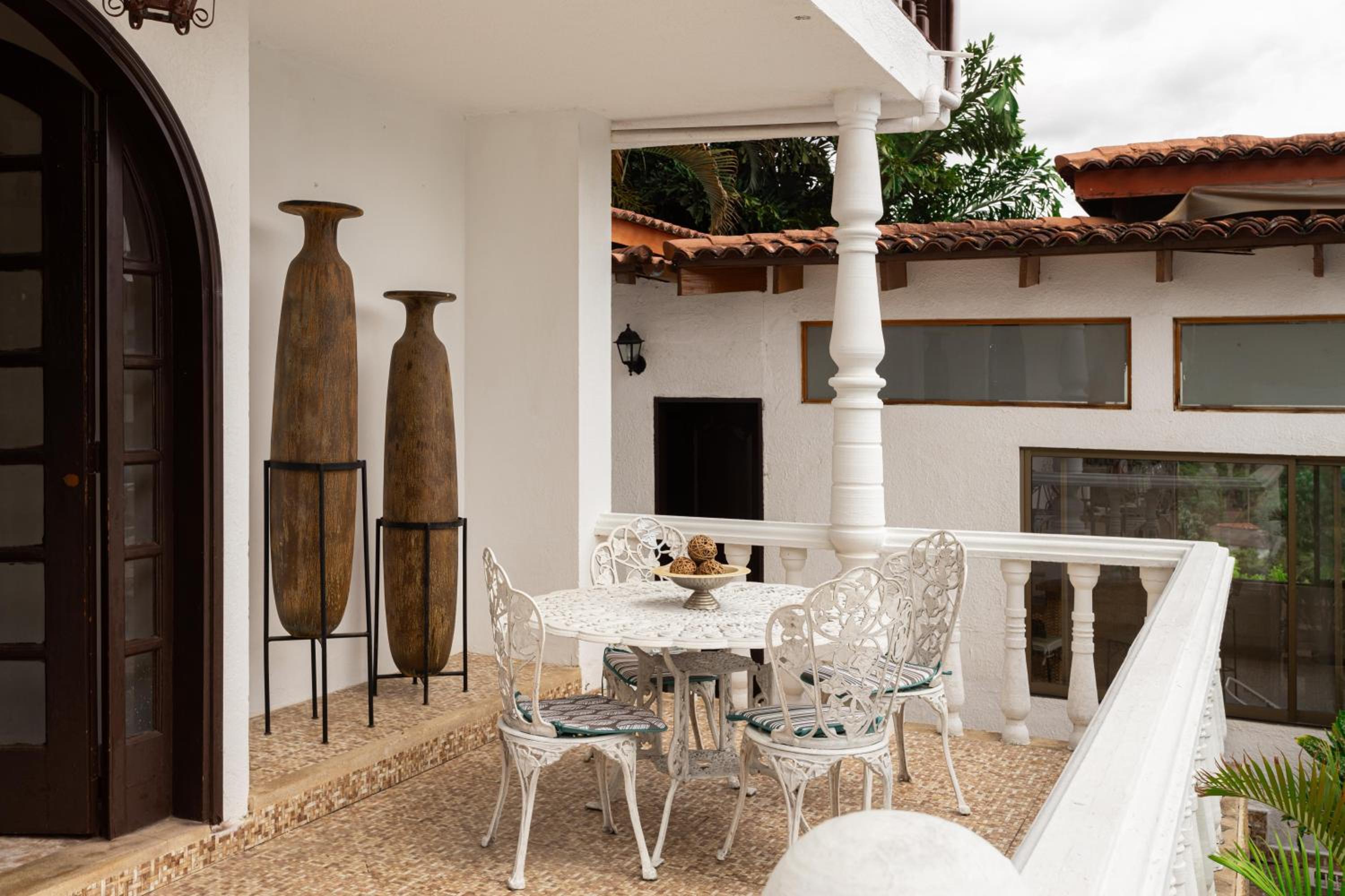Villa with Swimming Pool, Jacuzzi and Sauna