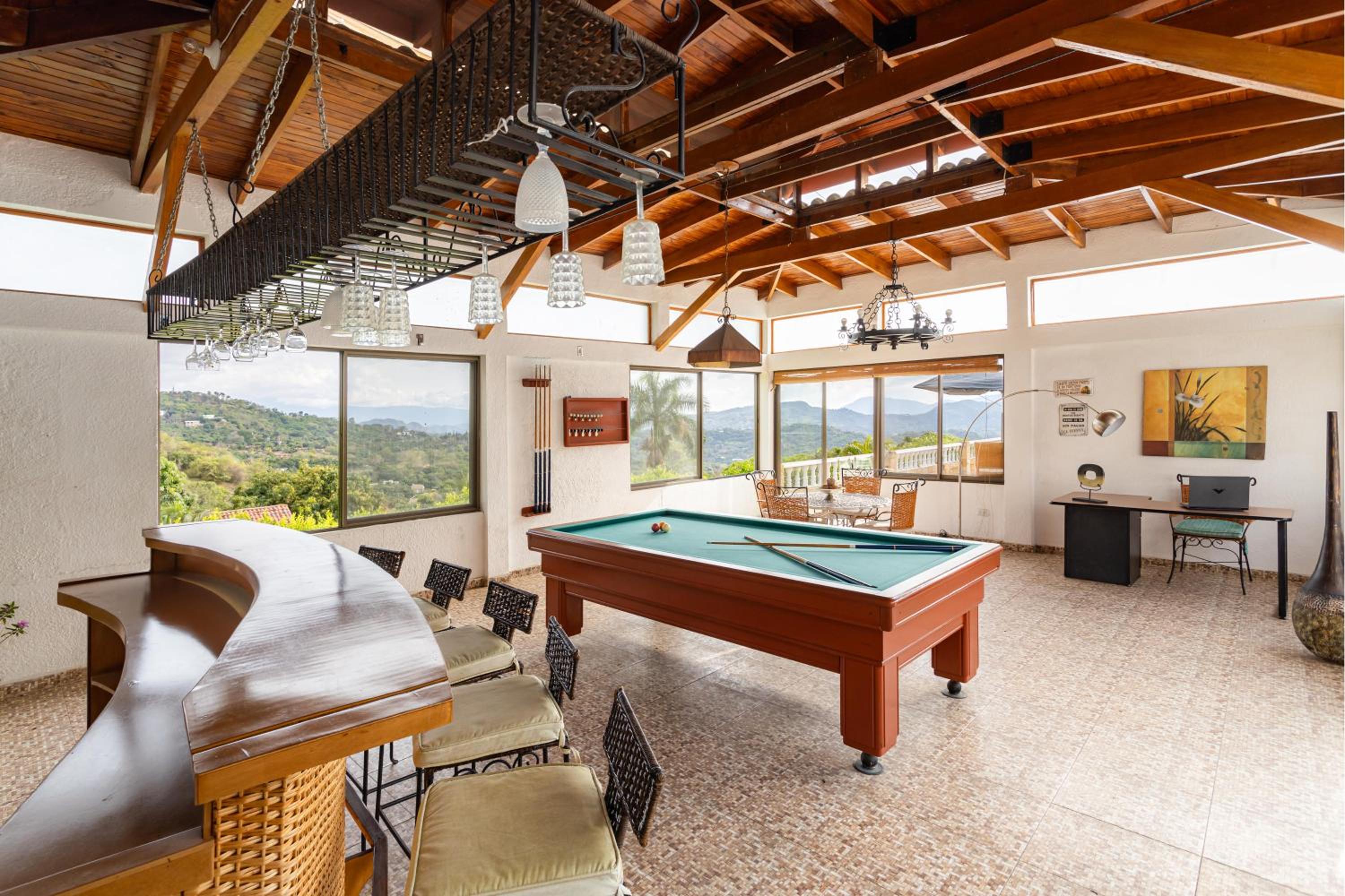 Villa with Swimming Pool, Jacuzzi and Sauna