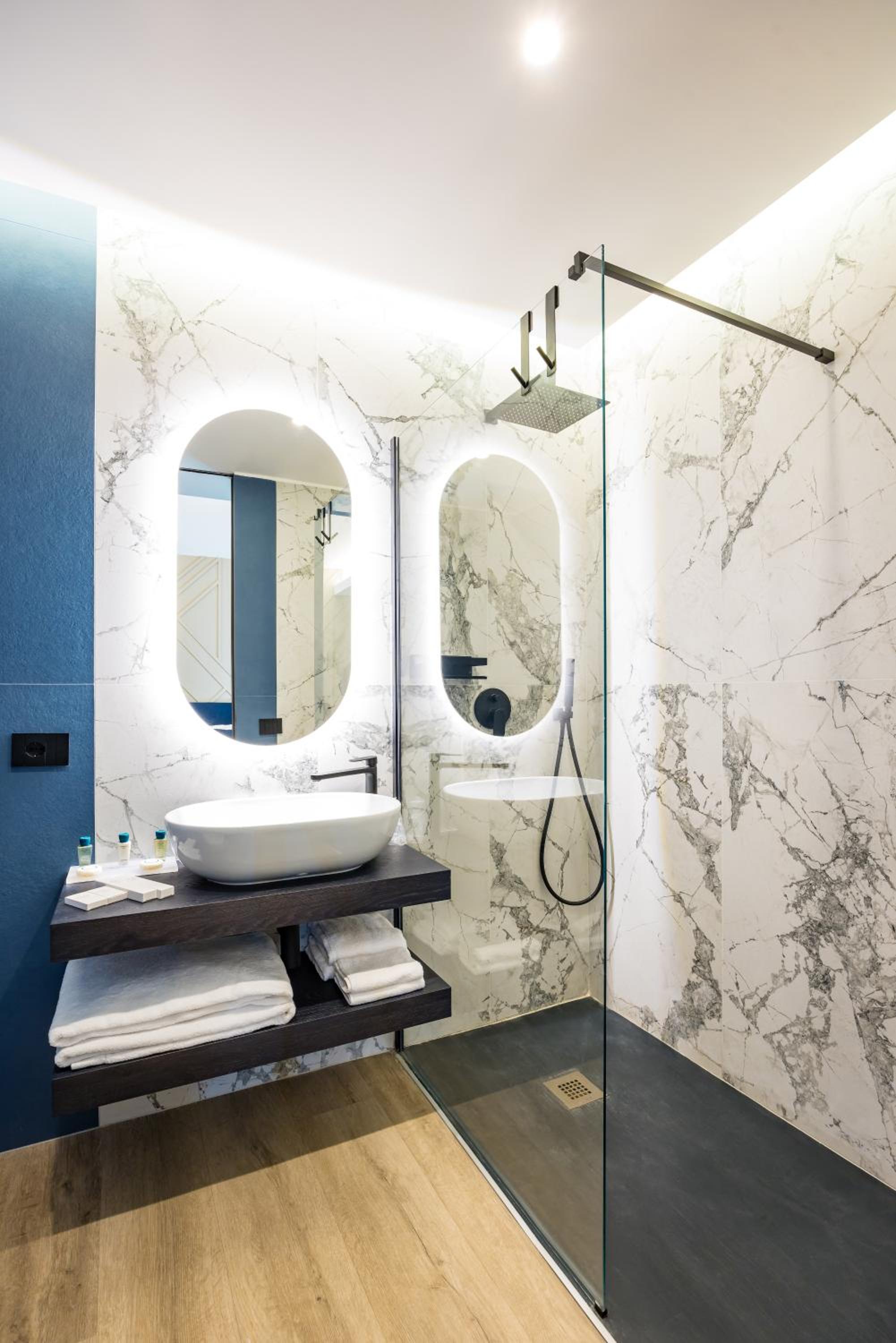 MH SUITES Plebiscito