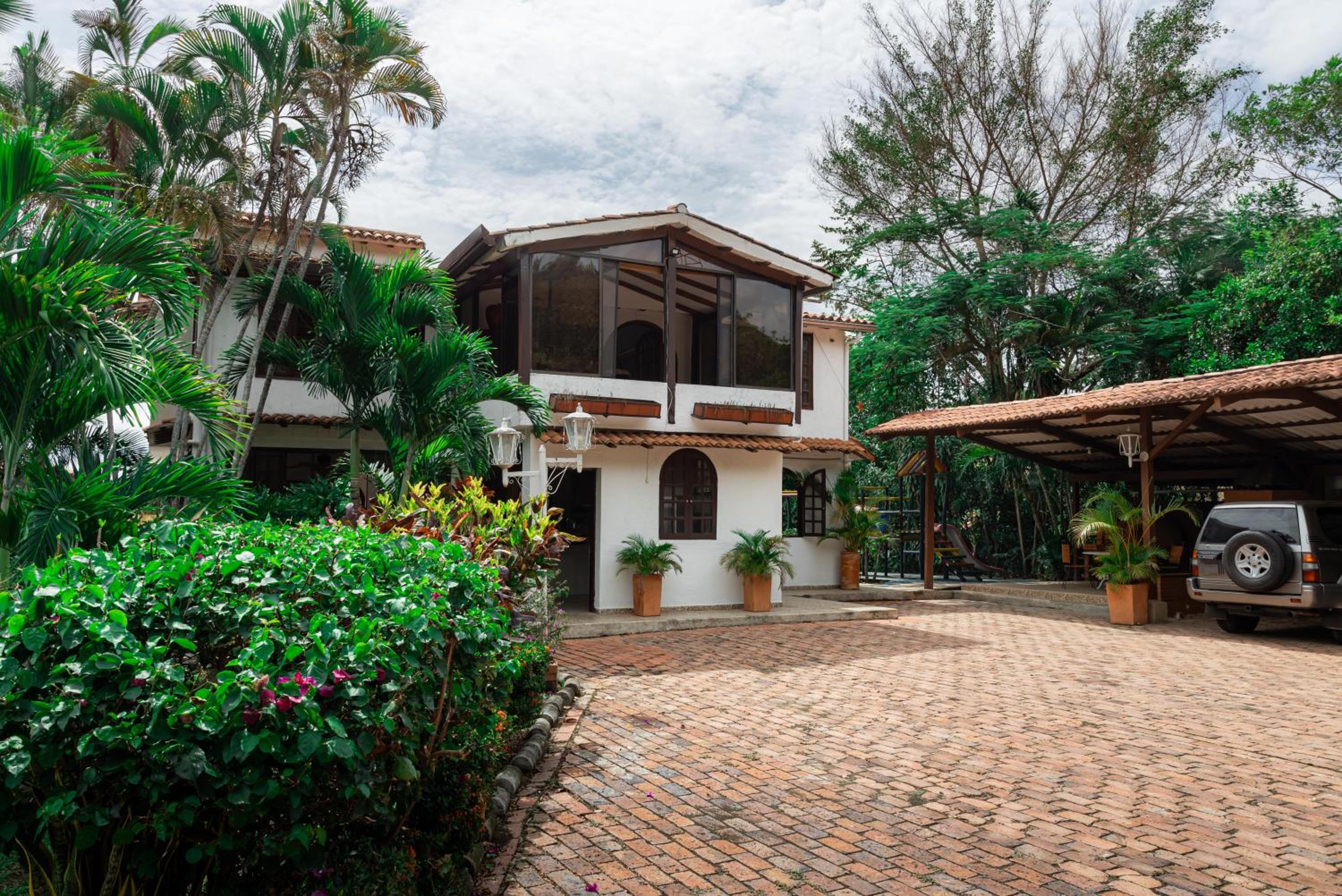 Villa with Swimming Pool, Jacuzzi and Sauna