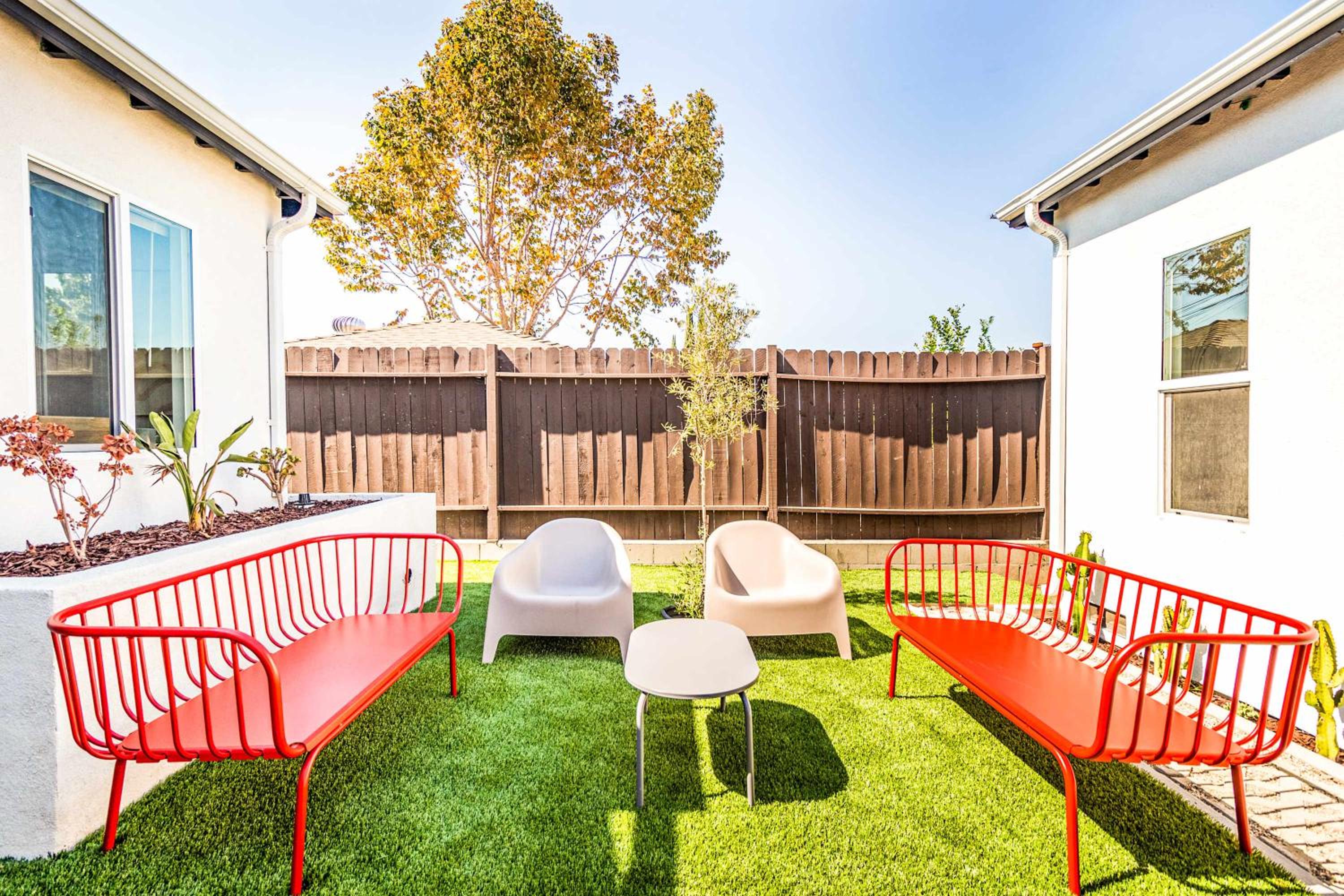 Spacious Dual-Unit Retreat Perfect for Gatherings view 2