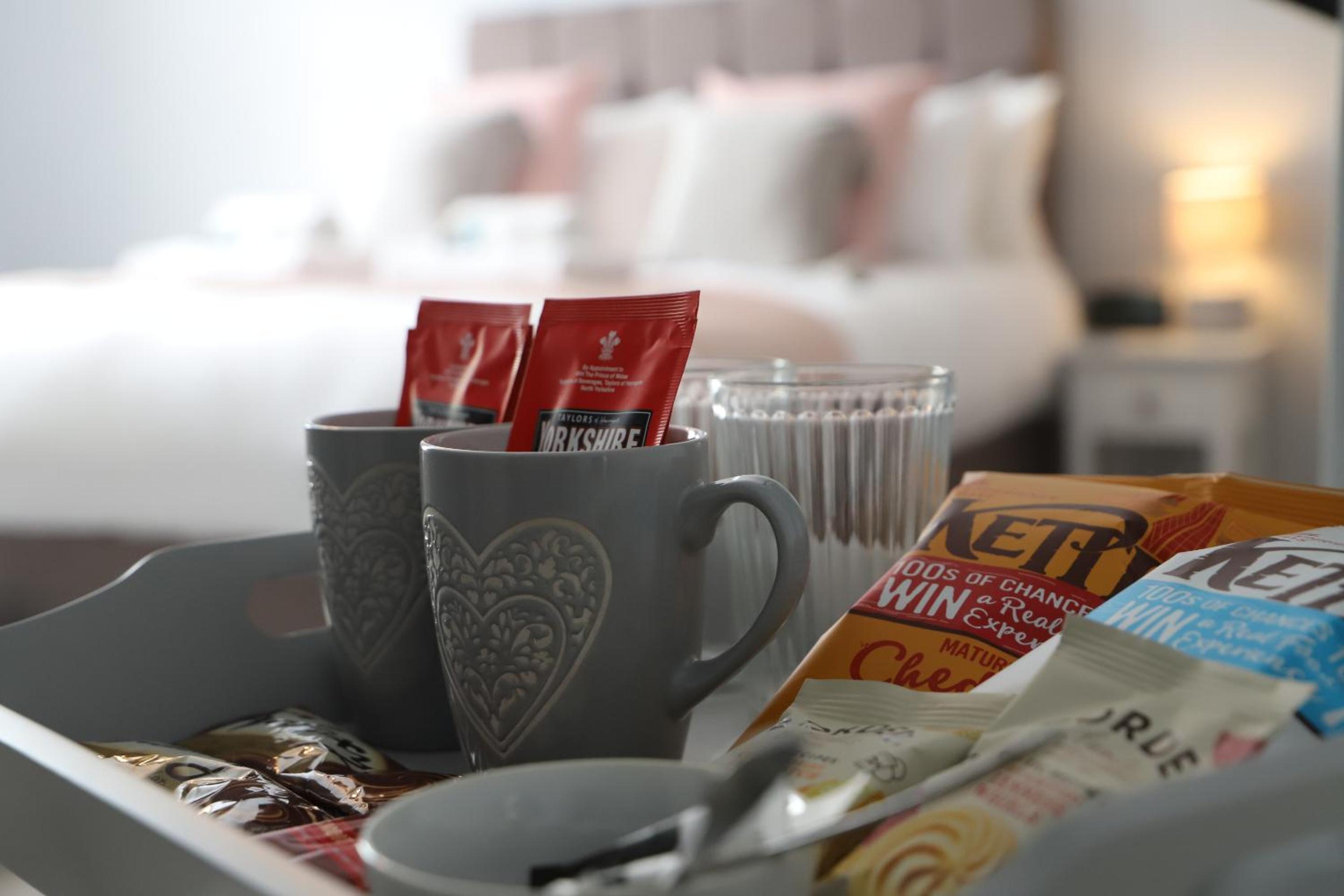 Hotel Bridgeside Rooms - Image 1