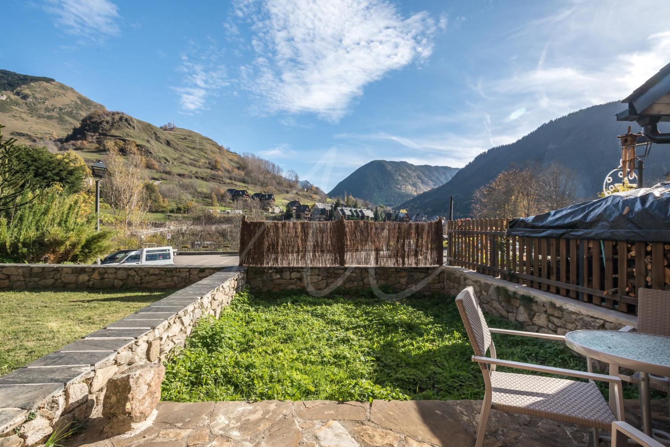 Casa Unhòla by SeaMount Rentals