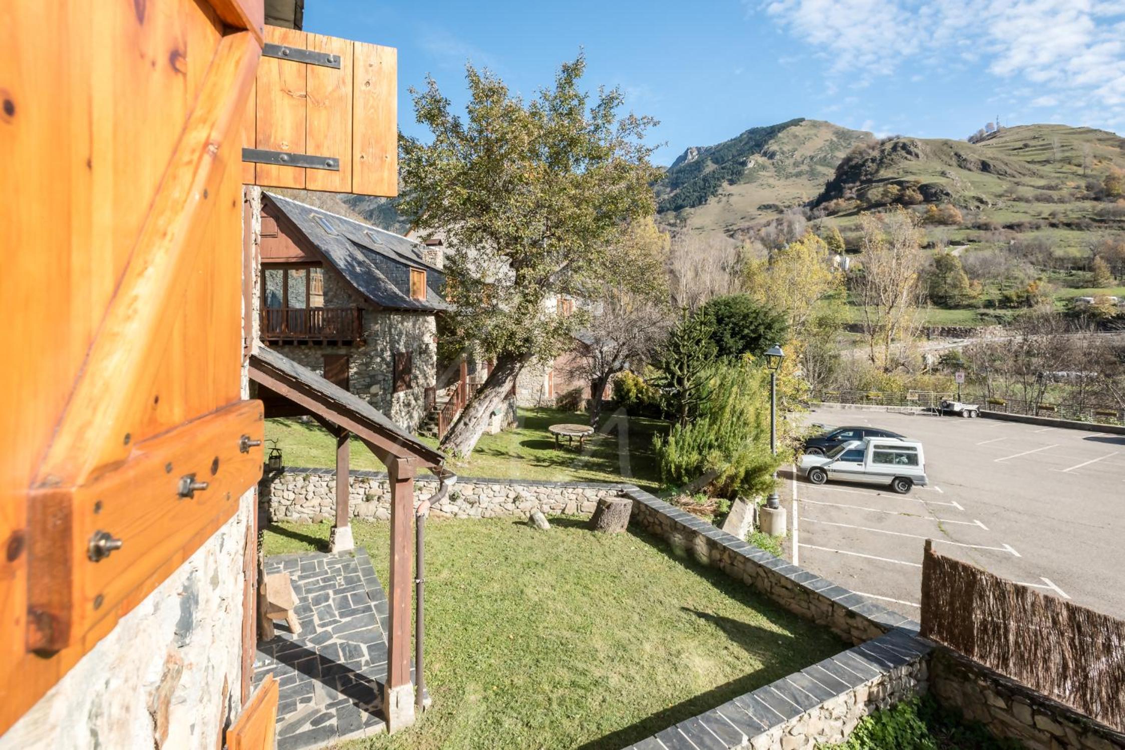 Casa Unhòla by SeaMount Rentals