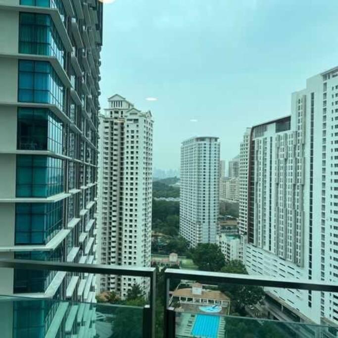 Elegant 1BR in OOAK Suites, Mont Kiara KL - Walk to Malls & Dining