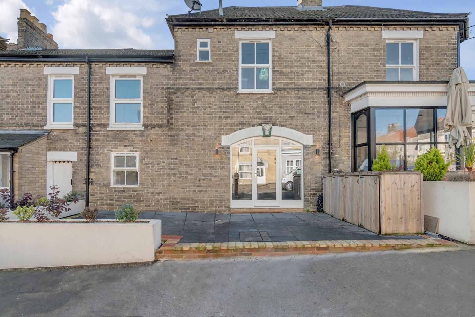 1-Bed 1-Bath Near City Centre