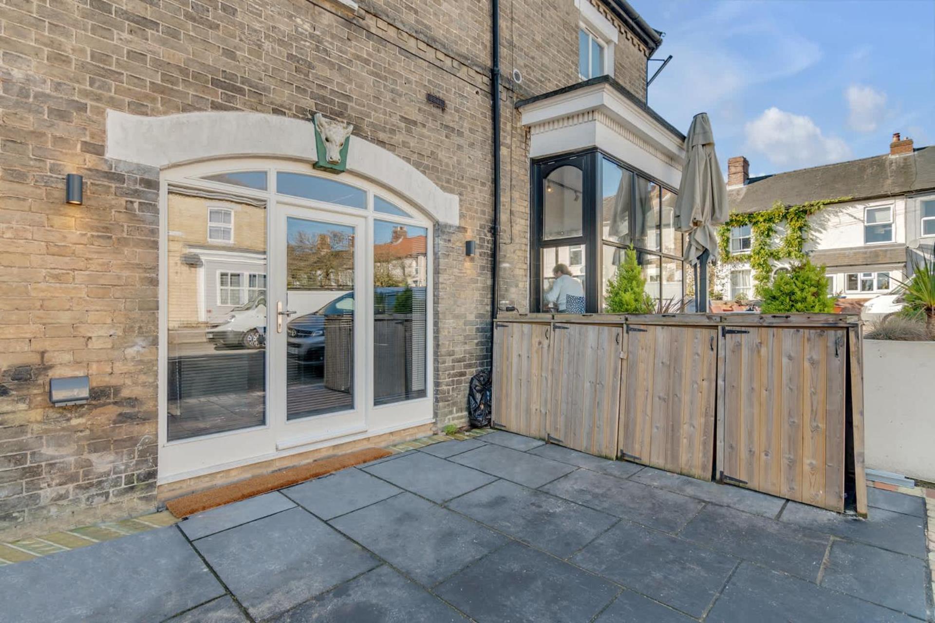 1-Bed 1-Bath Near City Centre