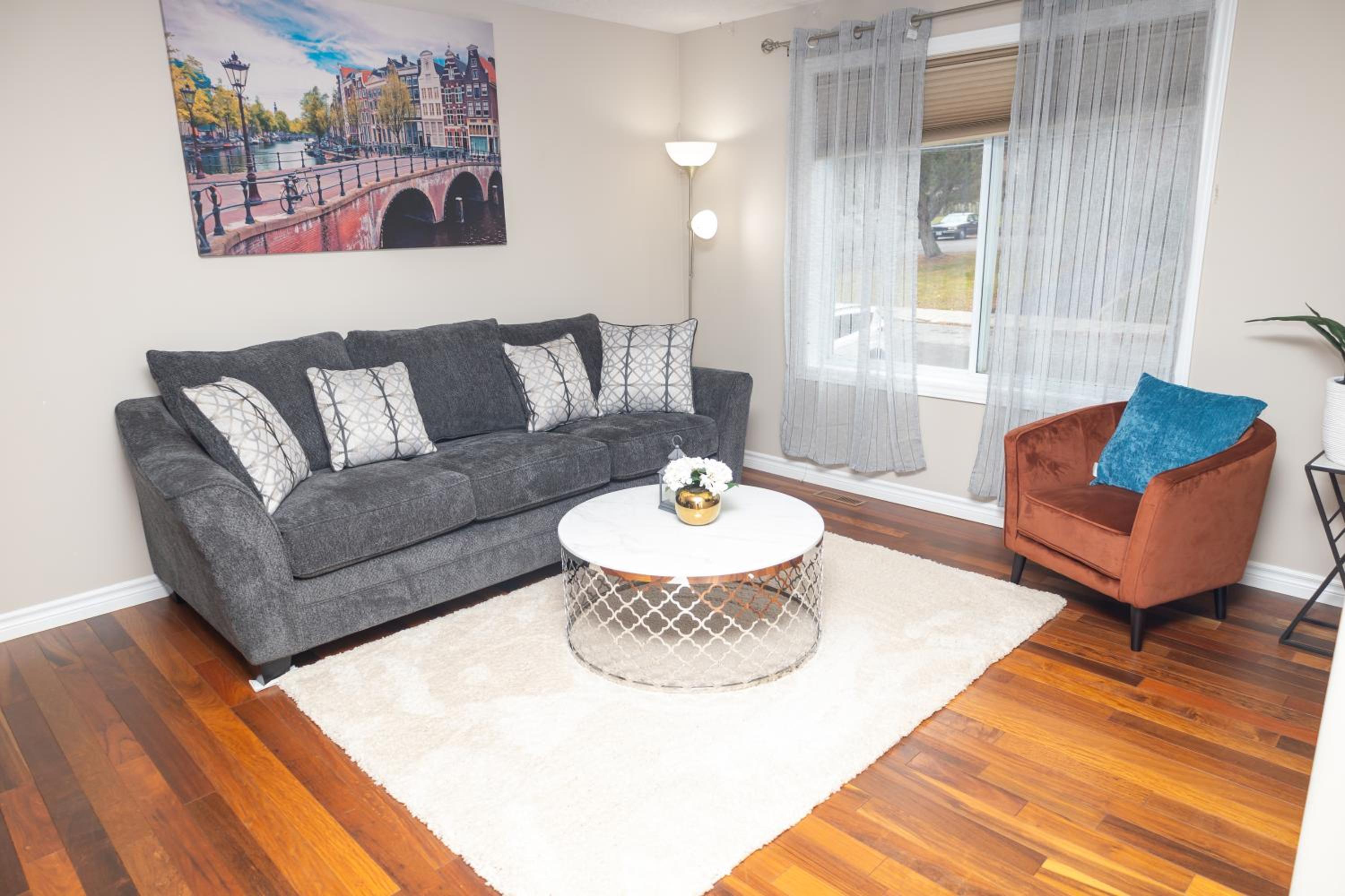 Belleville Vacations - Beautiful House 2 bedroom - Property Image 21