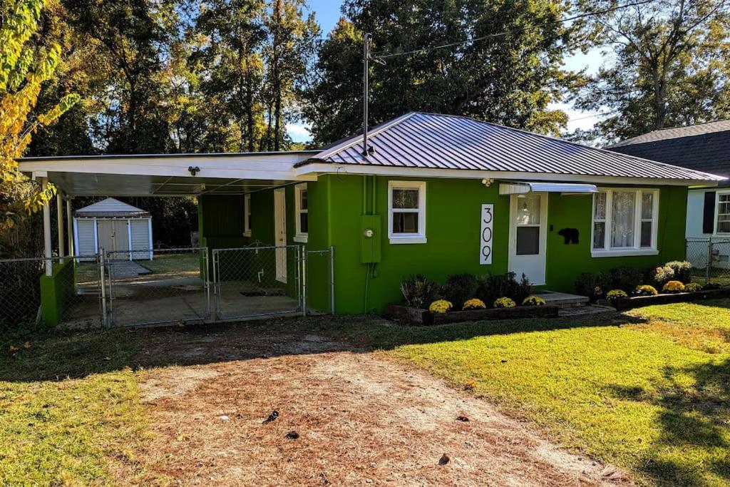 Kitchen, Laundry & Fenced Yard view 4