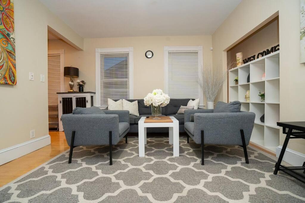 10-Spacious apt 5BR with gym, games room in the attic view 4