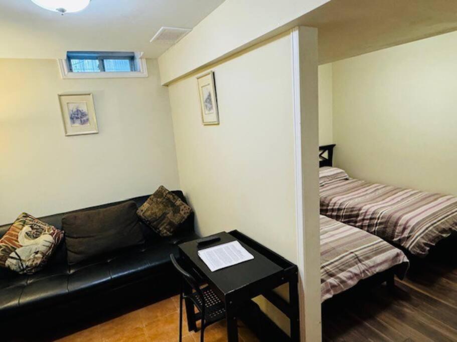 Sunnys Home Stays 1 Bedroom Bath & Kitchenette Toronto Mississauga At Erin Mills With Pvt Entrance