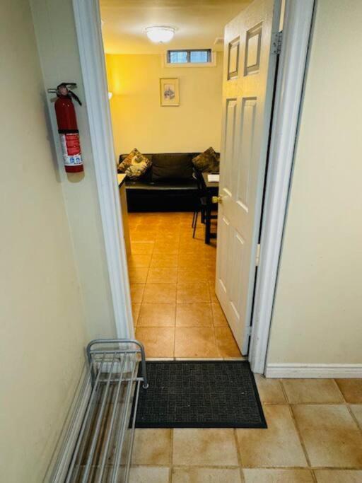 Sunnys Home Stays 1 Bedroom Bath & Kitchenette Toronto Mississauga At Erin Mills With Pvt Entrance