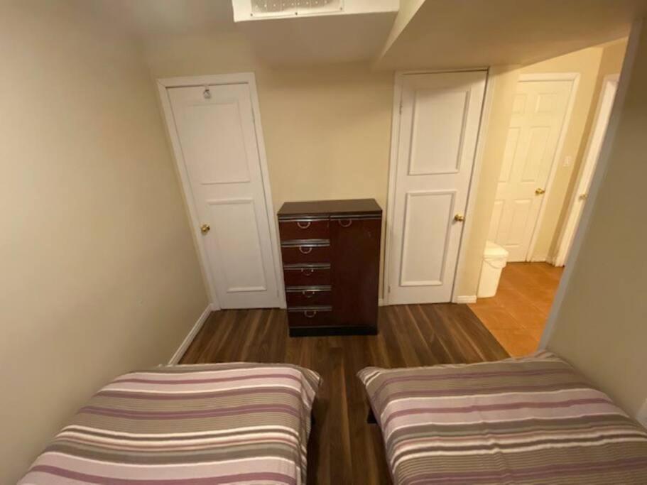 Sunnys Home Stays 1 Bedroom Bath & Kitchenette Toronto Mississauga At Erin Mills With Pvt Entrance