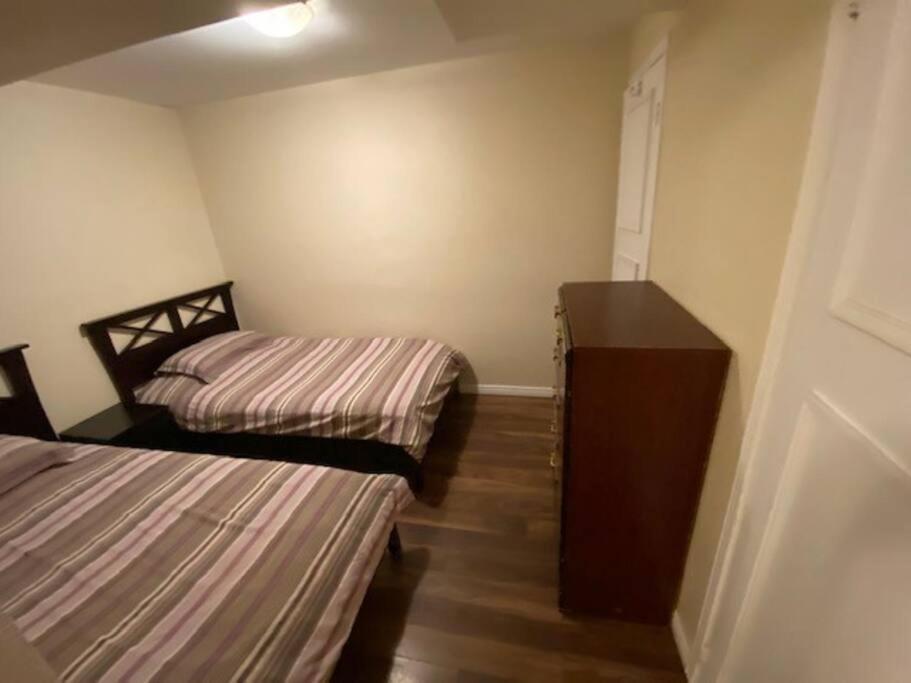 Sunnys Home Stays 1 Bedroom Bath & Kitchenette Toronto Mississauga At Erin Mills With Pvt Entrance