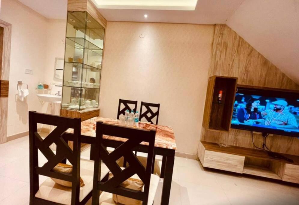 Shantiniketan Beautiful Duplex Bungalow with Breakfast included view 3