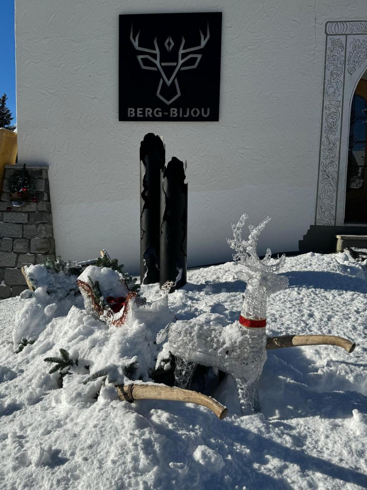 Exklusives Berg-Bijou mit Bergblick mit privaten Wellnessbereich Hot Tube und Sauna -Hunde herzlich Willkommen mit eingezäunten Grundstück