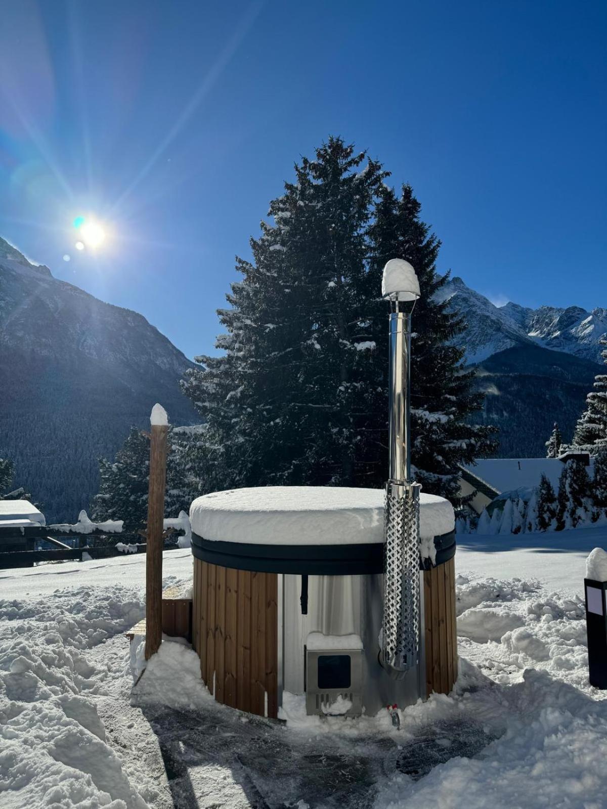 Exklusives Berg-Bijou mit Bergblick mit privaten Wellnessbereich Hot Tube und Sauna -Hunde herzlich Willkommen mit eingezäunten Grundstück