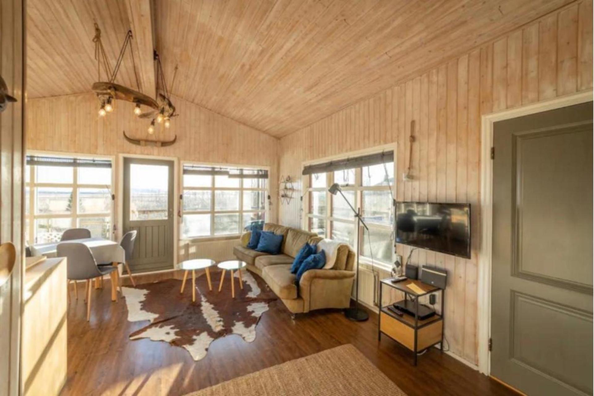 Traditional Cottage with Jacuzzi and Lake View Laugarvatn, Árnessýsla view 5