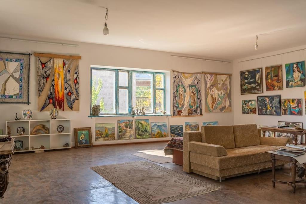 Guesthouse in the Art space