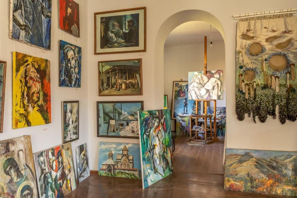 Guesthouse in the Art space