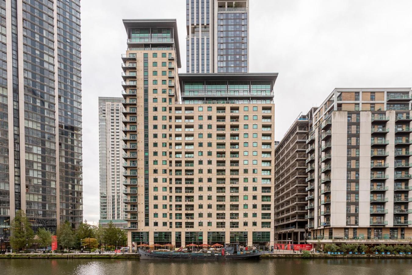 City Waterfront Apartments