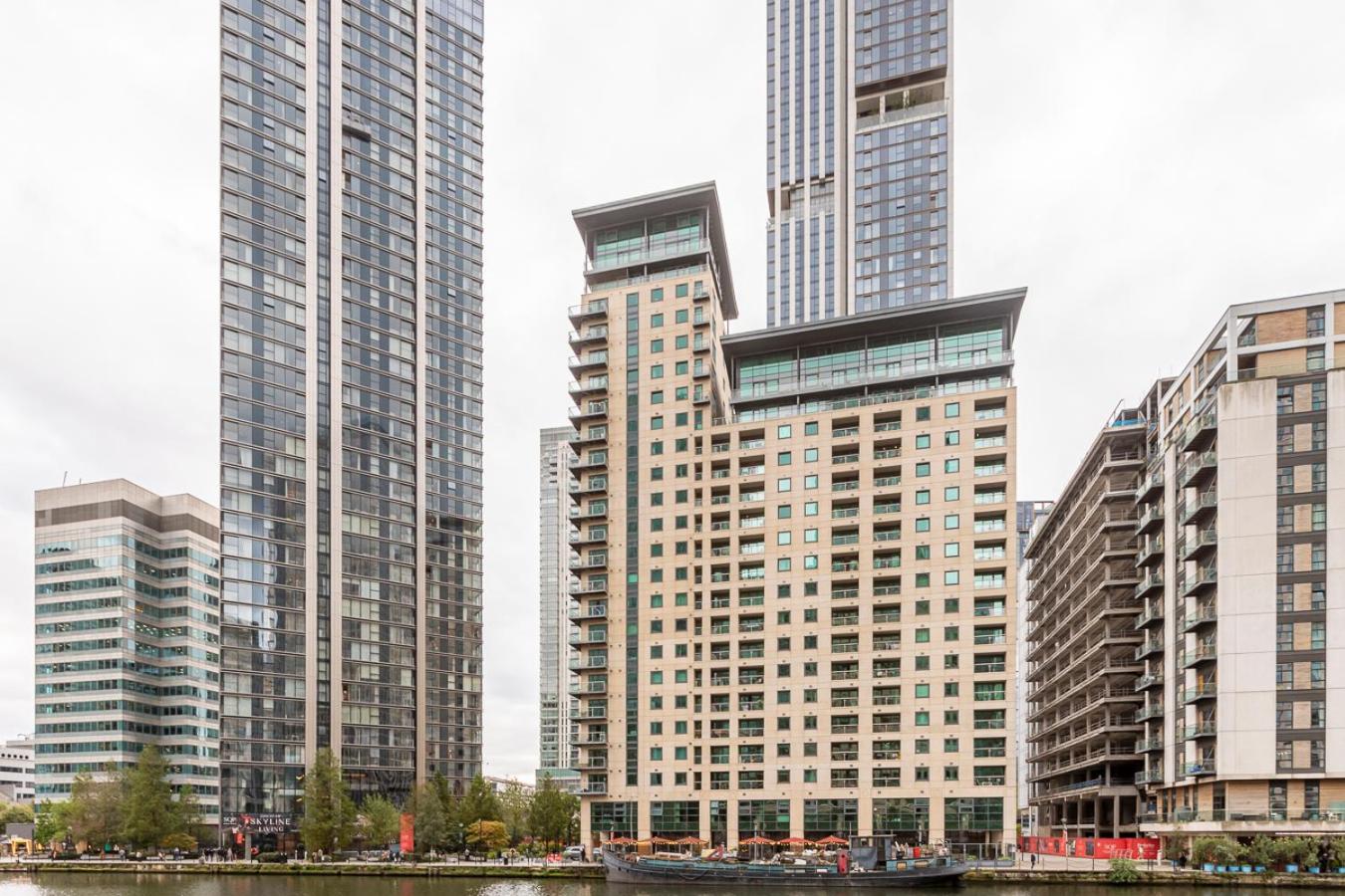 City Waterfront Apartments
