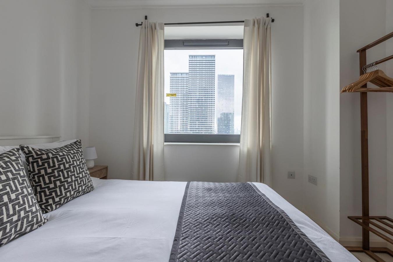 City Waterfront Apartments