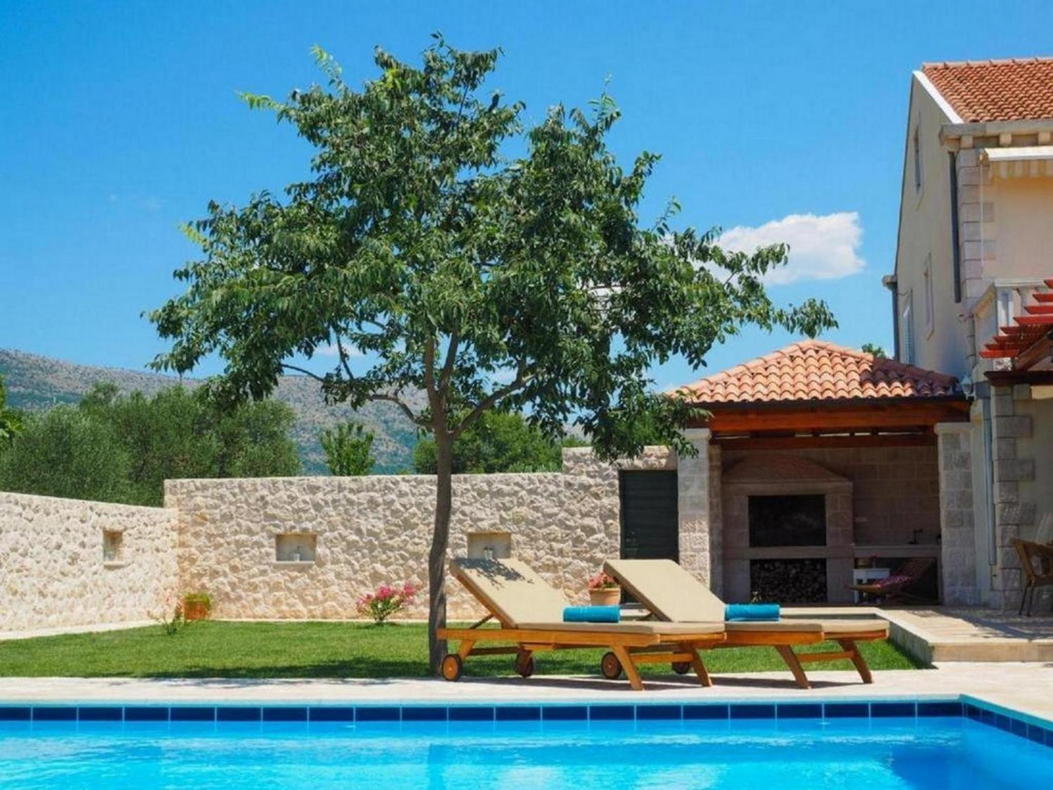 House with a Spacious Garden and Swimming Pool view 3