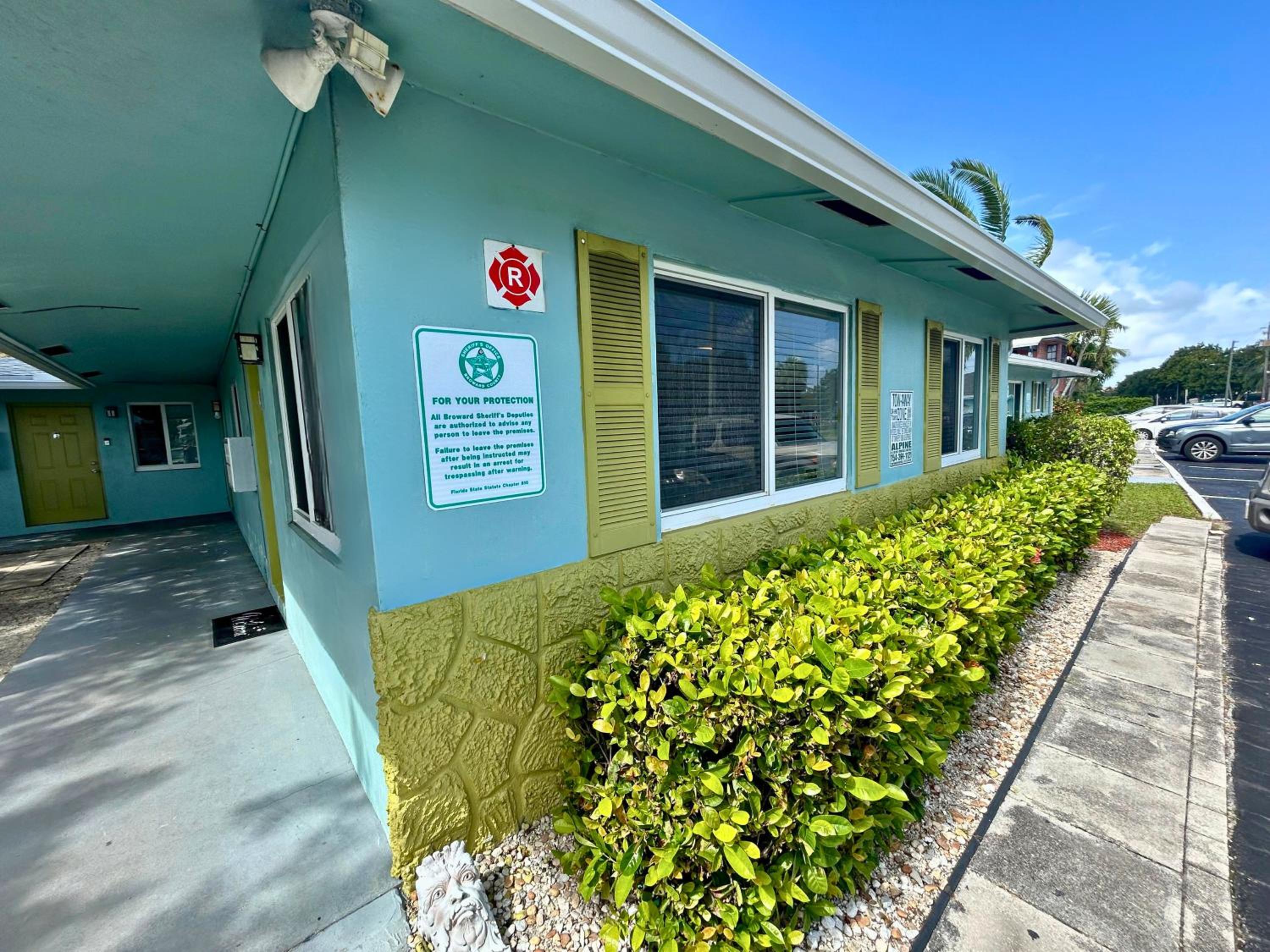 2 min walk to beach with free parking at Lauderdale 21-3 view 2