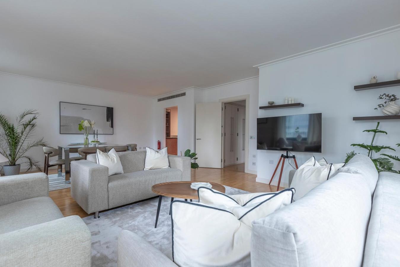 City Waterfront Apartments
