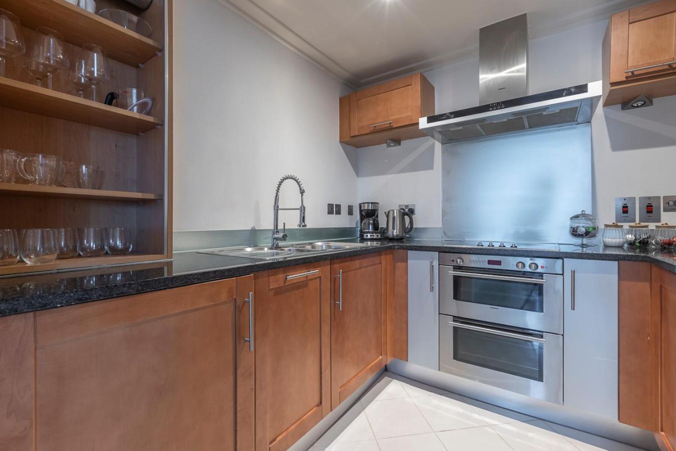 City Waterfront Apartments