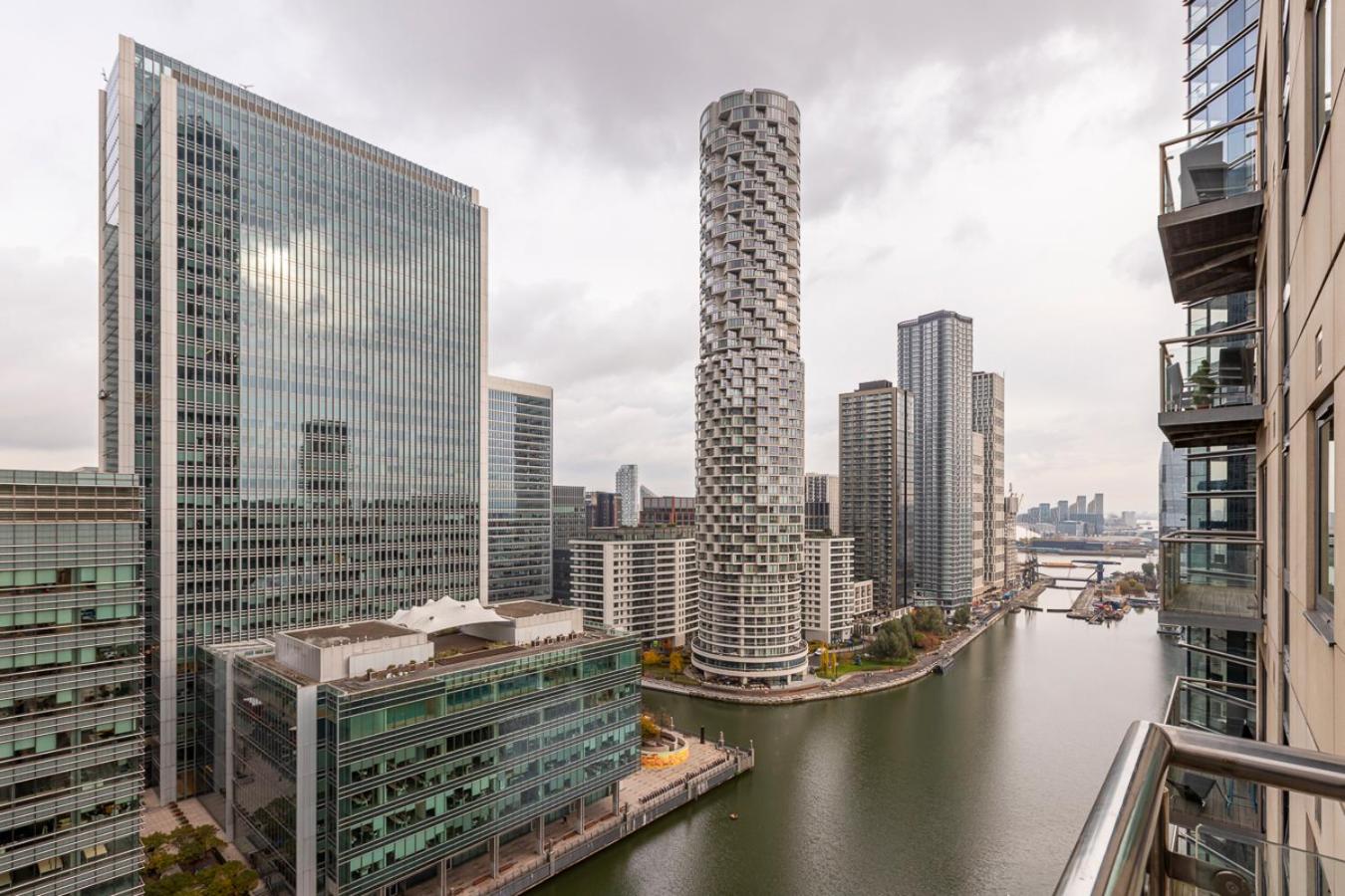 City Waterfront Apartments
