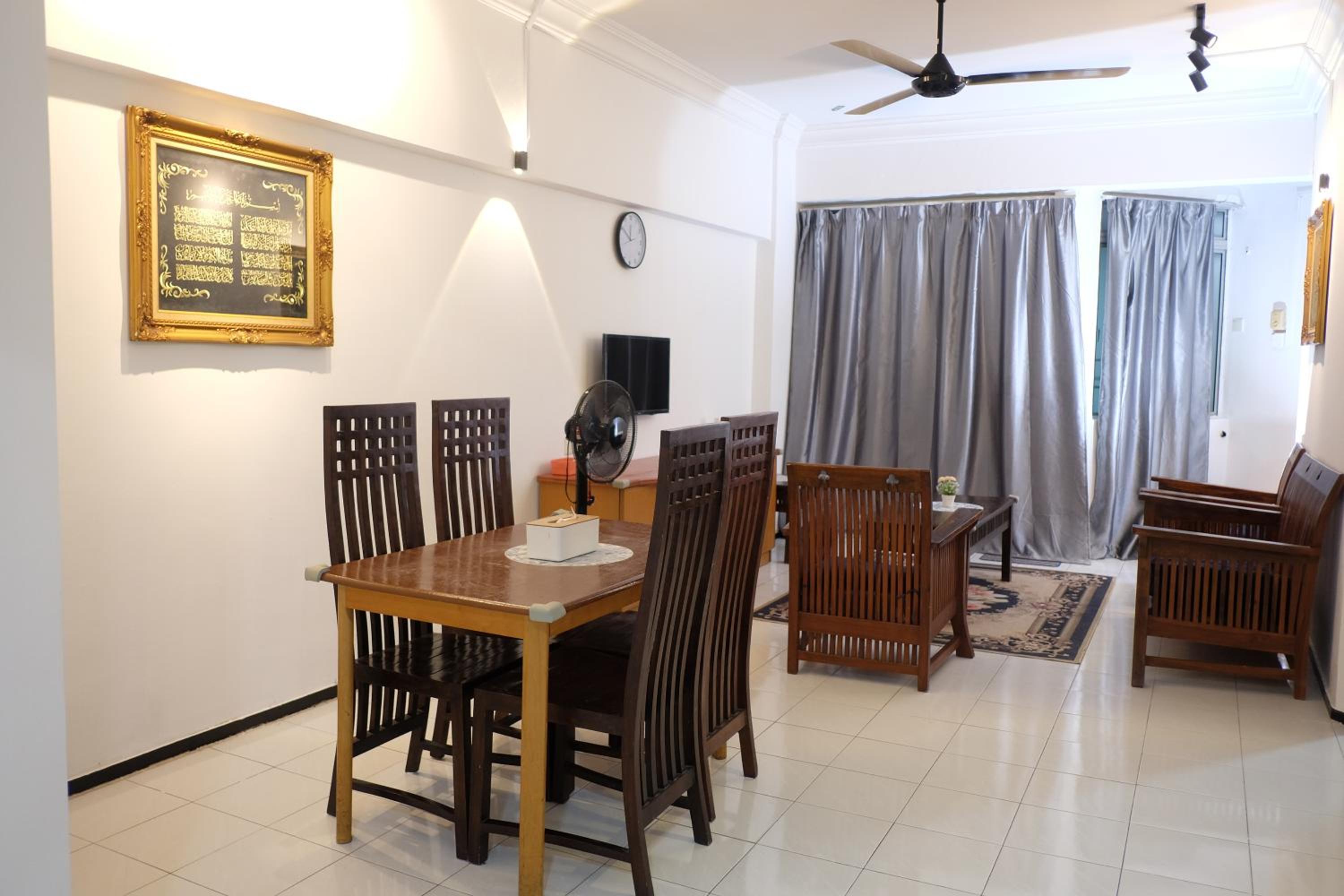 Inap Desa Chempaka, Golden Straits Villa photo 1