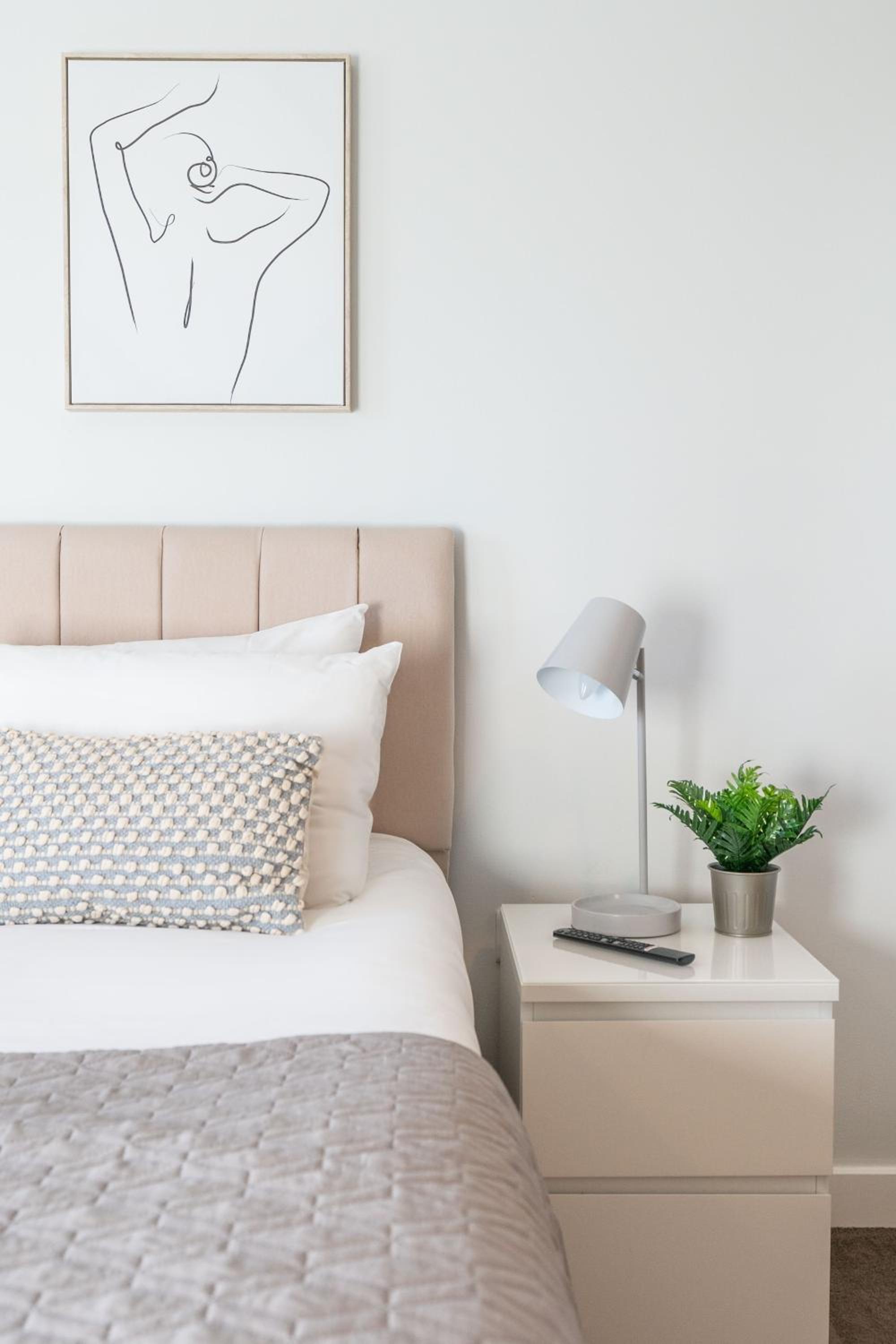 Cotels Centro Budget Busting Apartments! CENTRAL LOCATION, PARKING, FIBRE WIFI, SMART TV, FULLY EQUIPPED KITCHEN view 4