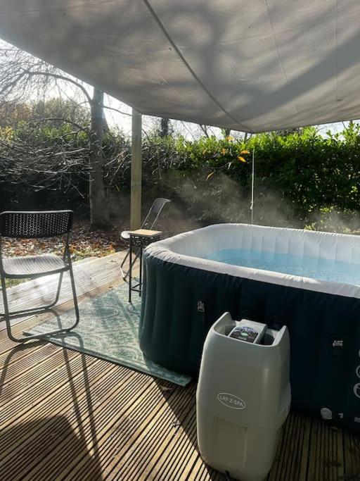 Barn with Hot Tub, Pool Table & Pizza Oven view 3