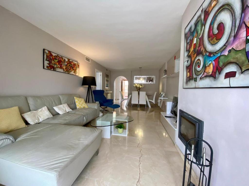 Peace views and terrace in Marbella