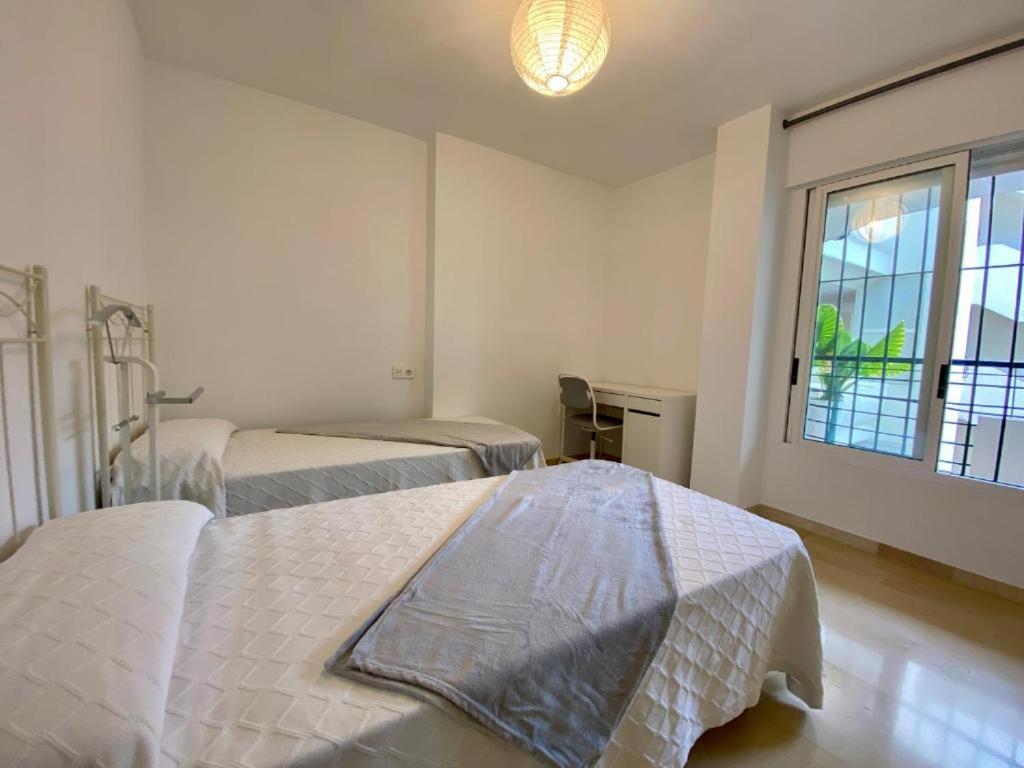 Peace views and terrace in Marbella